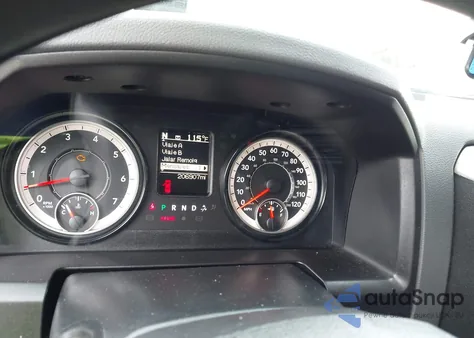 2018 Ram 1500 Slt 4X4 5'7 Box z USA, uszkodzony, nr VIN 1C6RR7LT6JS331464